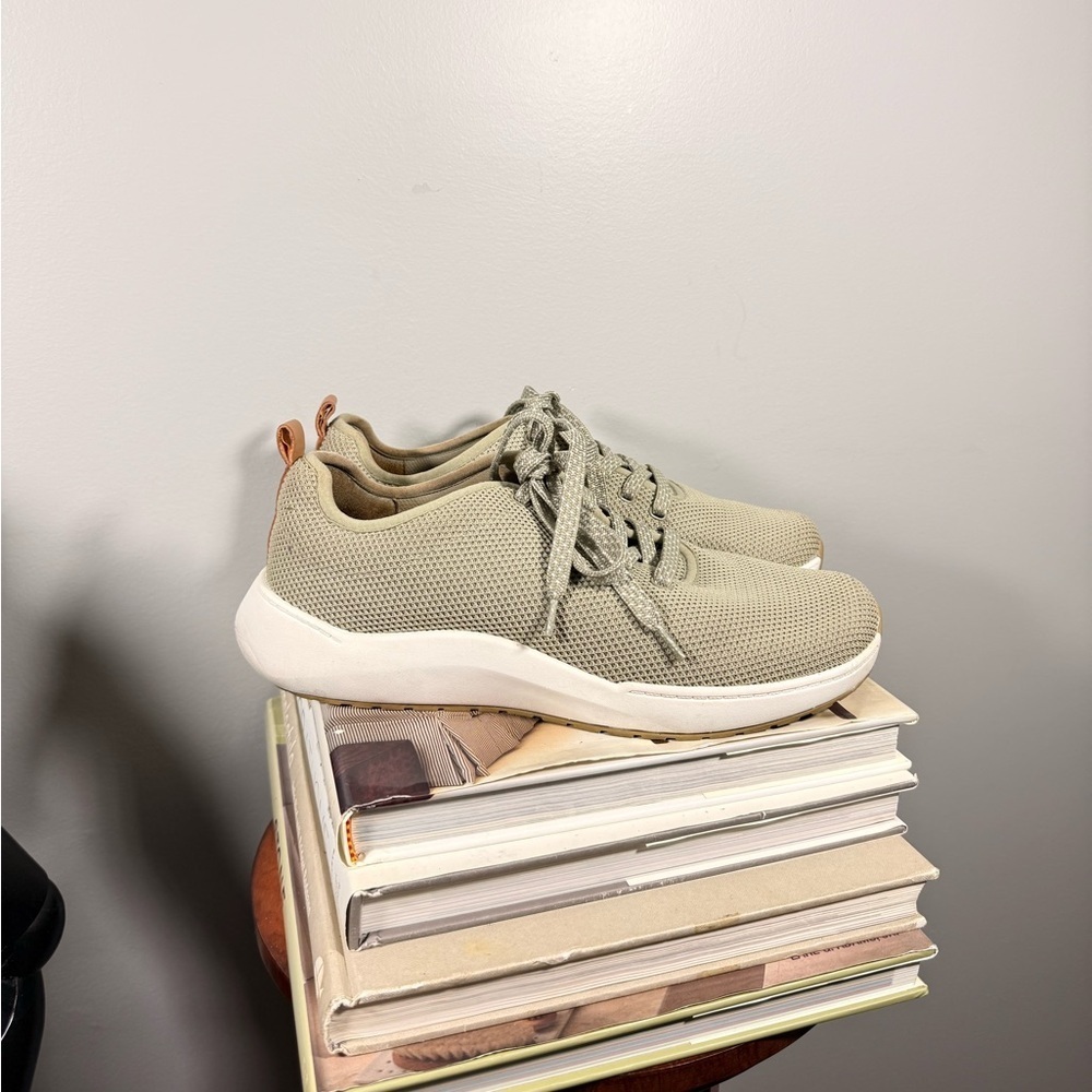 Dr. Scholl's Light Taupe Size 9.5W Women's Sneakers - Picture 2 of 15